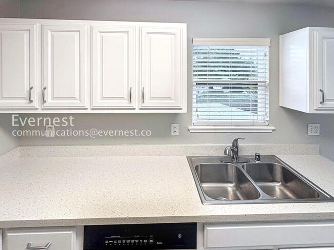 Photo - 12 Lakeshore Ct