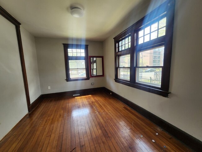 Photo - 705 George St Unit 2