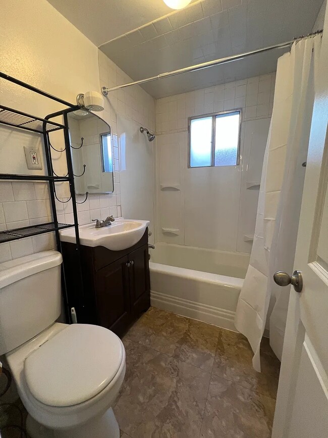 Building Photo - 1674 Laveta St