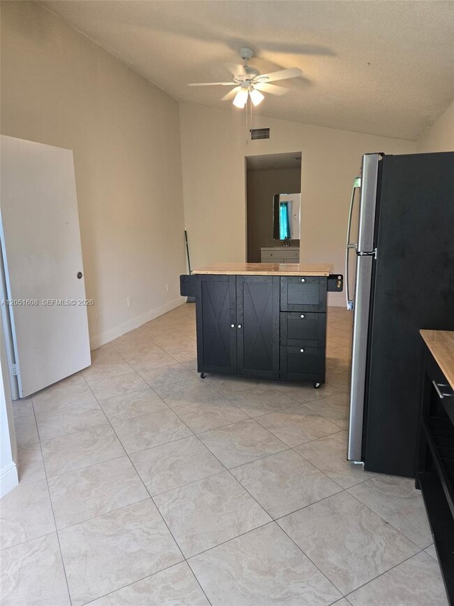 Photo - 818 E Palm Run Dr Unit 0