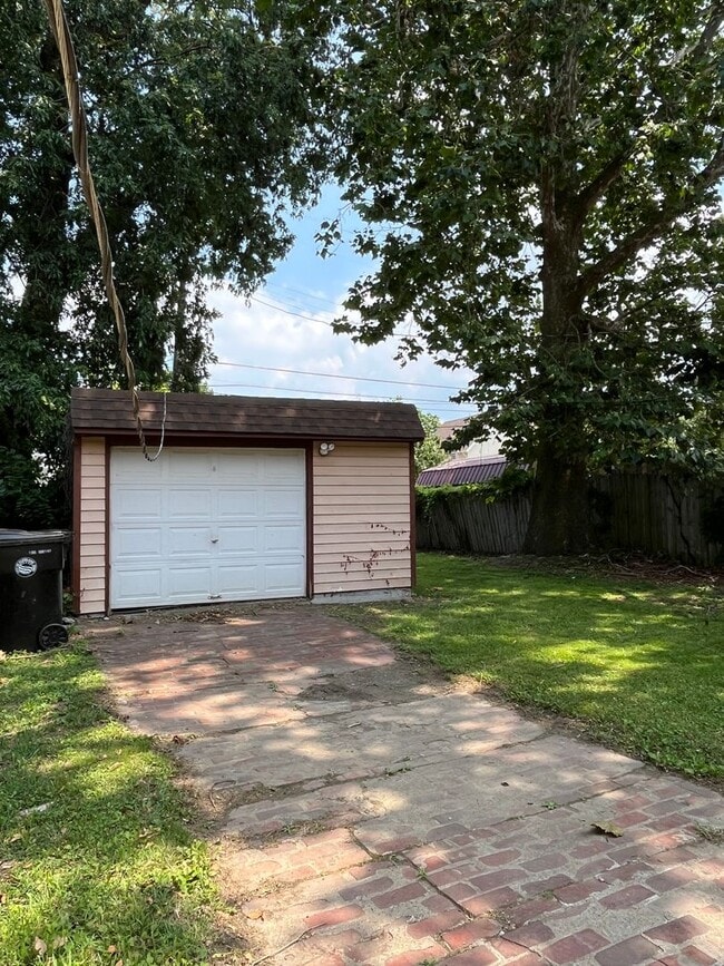 Photo - Madison/W.95th neighborhood : 3 bedroom/1 bath single family house available NOW.