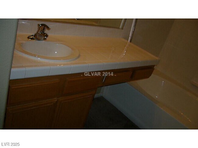 Photo - 2050 N Los Feliz St