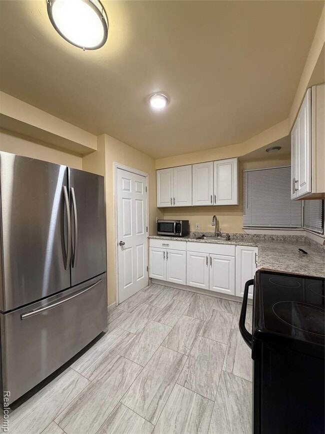 Photo - 776 John Daly St