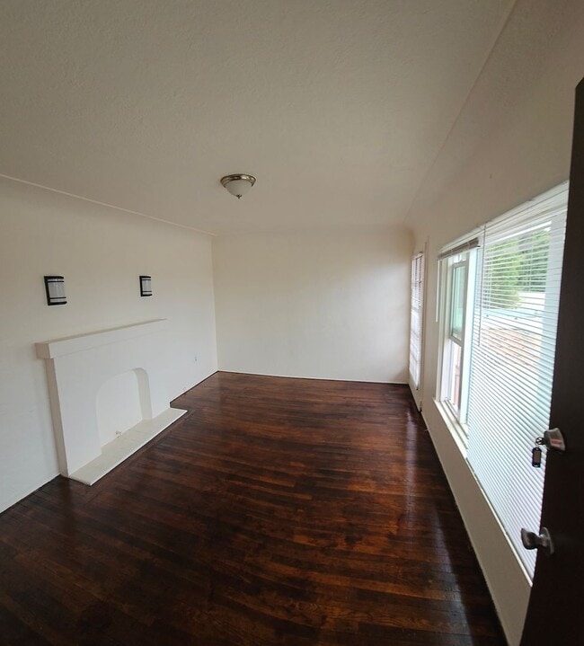 Building Photo - Vintage Spanish Style2 Bedroom in Golden Hill Unit 2428 B Rental