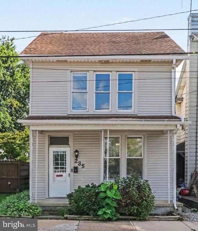 235 W 2nd St