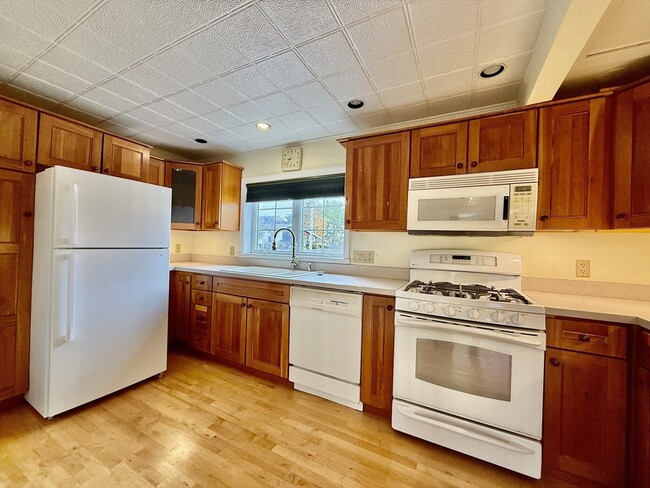 Building Photo - 23 Gardner Ave