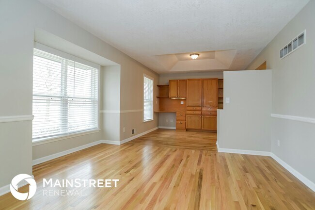 417 NE Colonial Ct