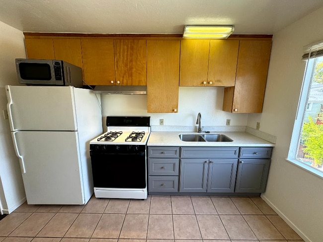 Building Photo - 2840 Milvia St Rental