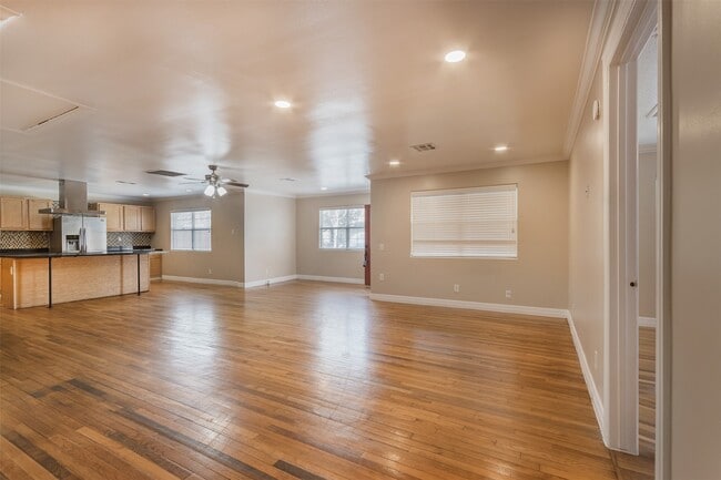 Photo - 2098 Harland Dr