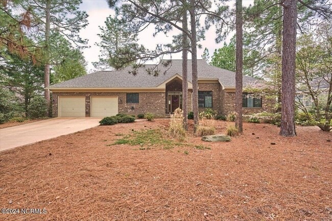 Building Photo - 38 Pinebrook Dr