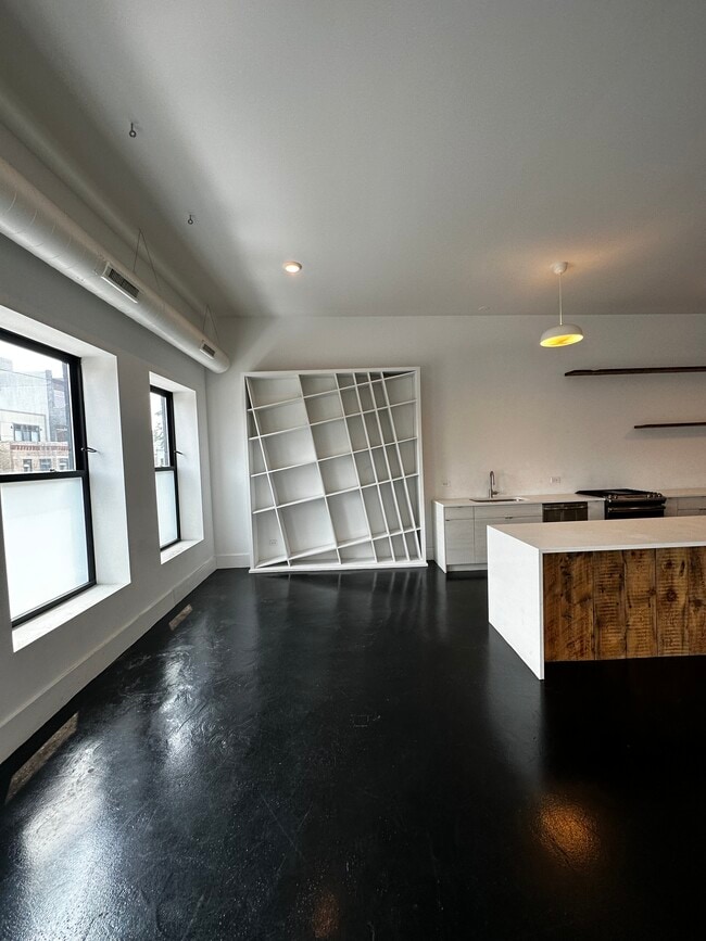 Photo - 2500 W Chicago Ave Unit 2E