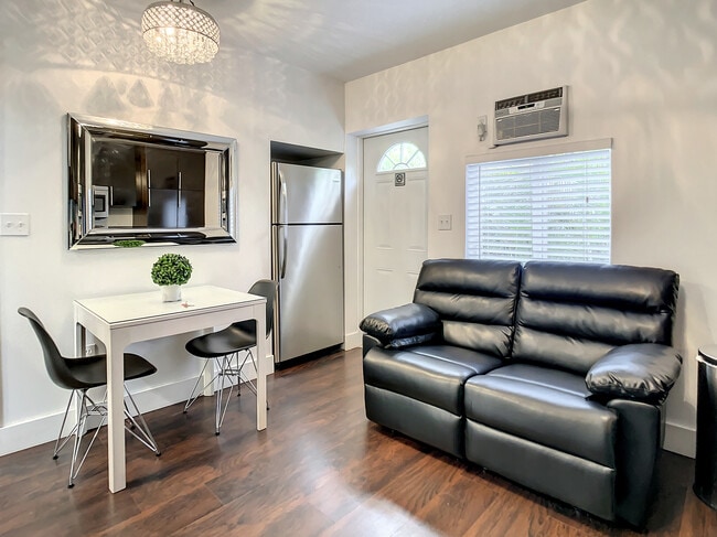 Building Photo - 2700 SW 36th Ave Unit B Rental