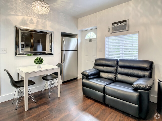 Building Photo - 2700 SW 36th Ave Unit B Rental