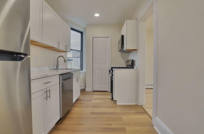 Building Photo - 327 8th St Unit 7