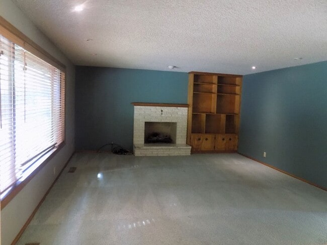 Photo - Beautiful Three Bedroom Home With Additional Space