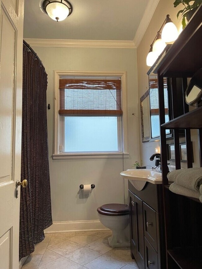 Photo - 970 N Barksdale St