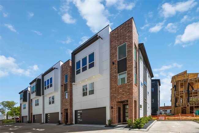 Photo - 3028 Lamar St