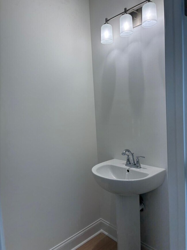 Photo - Knoxville 37920 - 3 bedroom 2.5 bath - cal...