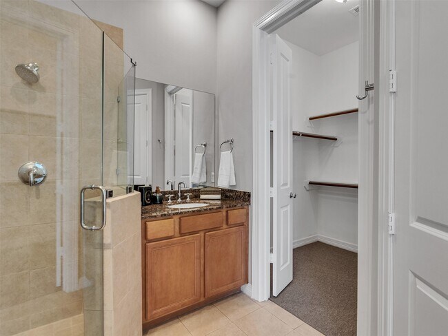 Photo - 3802 Center St