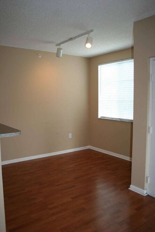 Pretty 1/1 in Gated Community w/Awesome Am... - Pretty 1/1 in Gated Community w/Awesome Am... Condo