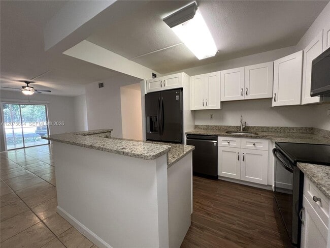 Building Photo - 4354 NW 9th Ave Unit 13-1C