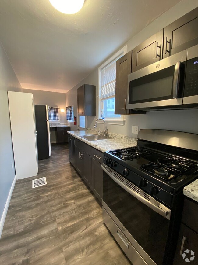 Building Photo - Recently updated building in Bellevue area... Rental