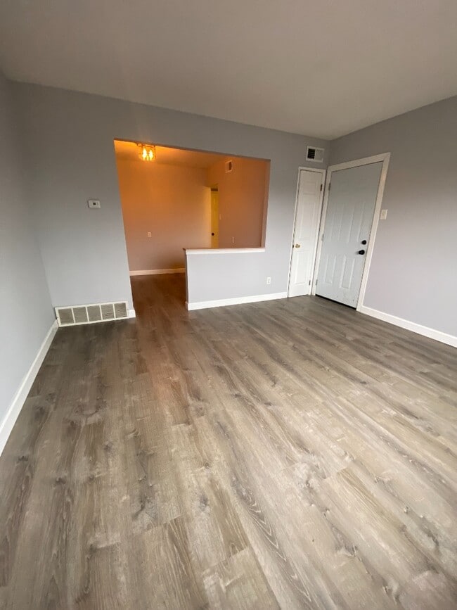 Photo - 814-D Schirmer Unit D