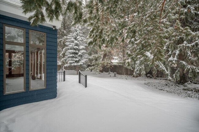 Photo - 225 E 25th St