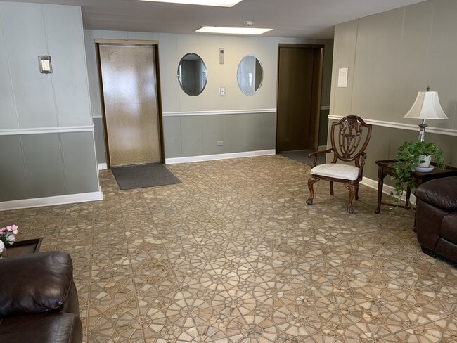 Buliding Lobby - 110 S Dunton Ave Unit 3C