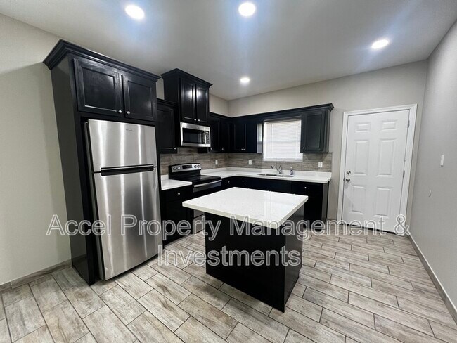 Photo - 1327 W Garfield Ave Unit 2