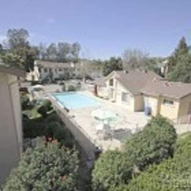 Photo - Fallbrook Hills Apartments