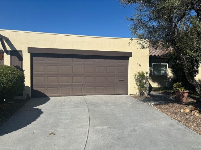 Building Photo - Updated 2 Bedroom 2 Bathroom Brush Creek Villa Condo with A/C