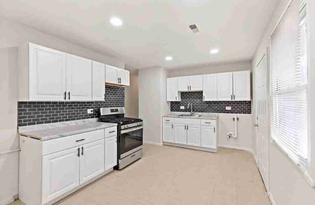 Photo - 583 Andover St