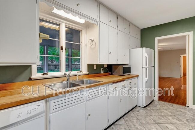 Photo - 202 W Indiana Ave