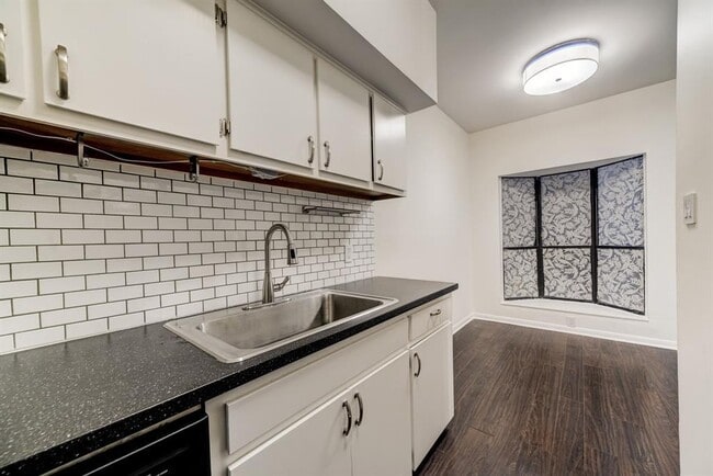 Building Photo - 3316 Guadalupe St Unit 219