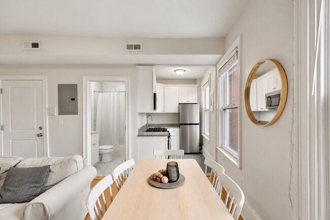 Photo - 62 W Cedar St