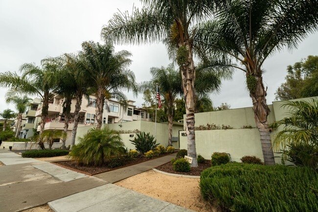Building Photo - 11833-37 Laurelwood Drive Rental