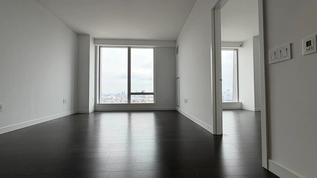 Building Photo - One Manhattan Square Unit 47H