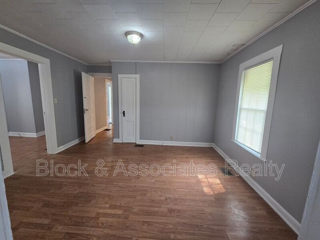 Photo - 909 Gaines Ave