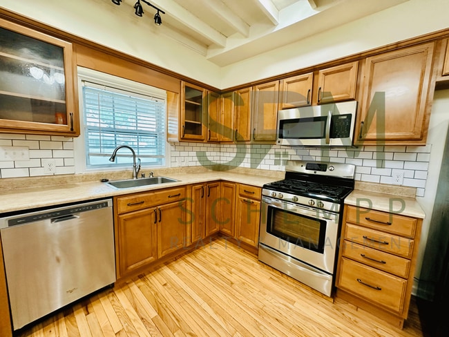 Photo - 570 Lilly Ave