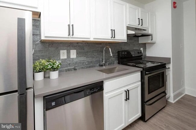 Building Photo - 1020 N Calvert St Unit 2B