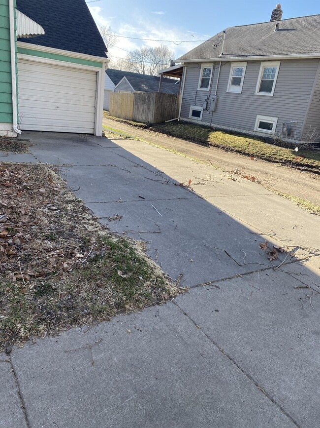 Photo - 819 13th St NW