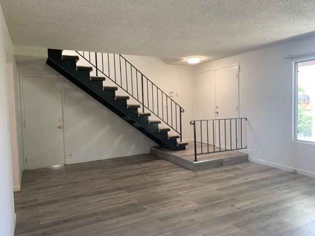 Photo - 4 Bed/2 Bath Spacious Home with Big Backyard and New Laminate & Carpet - Union City