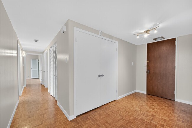 Photo - 5001 Woodway Dr