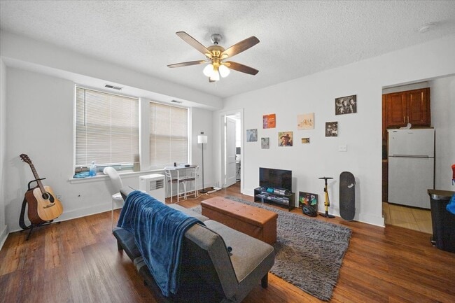 Photo - 3727 N Pine Grove Ave