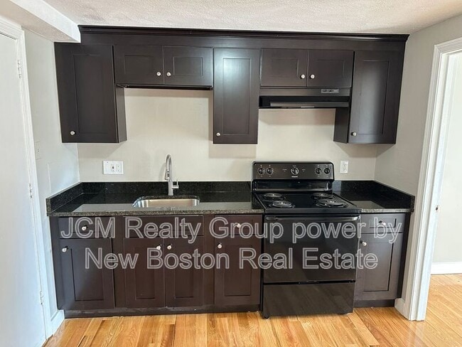 Building Photo - 108 Franklin St Unit U14 / U23 U24 U25