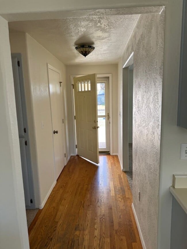 Photo - 3 Bedroom/ 2 Bathroom Single Level Home **...