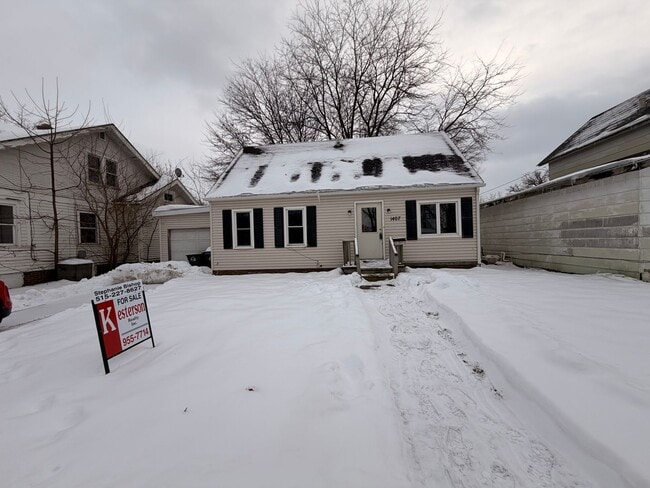 Photo - Spacious 2+ bedroom house $750!