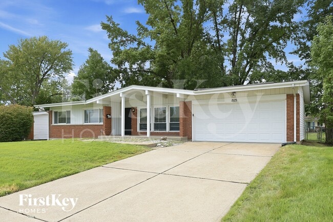 1525 Aintree Dr