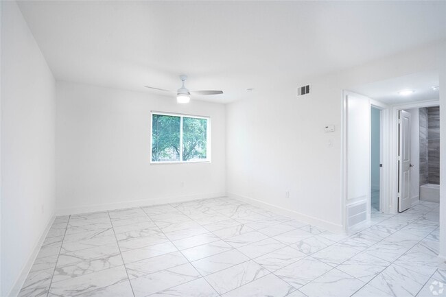 Photo - 4410 Bellfort Ave Unidad 8